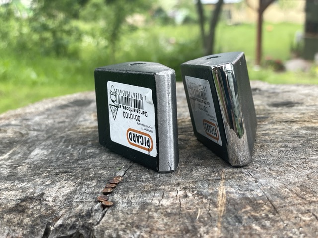 Napravo nami vyleštená nákova na kovanie kosy PICARD